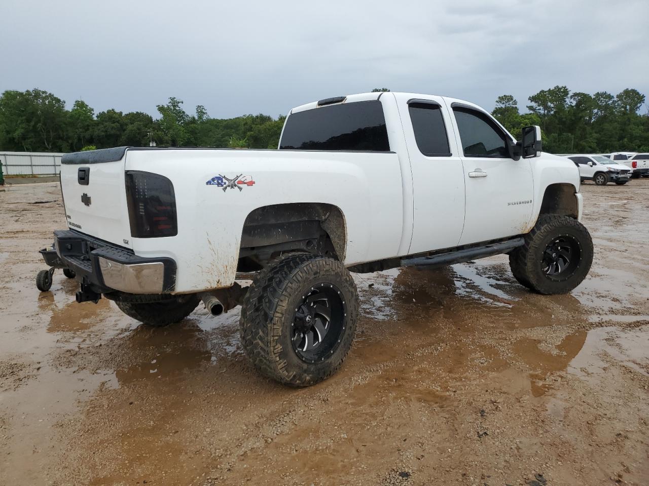 2008 Chevrolet Silverado - Image 3