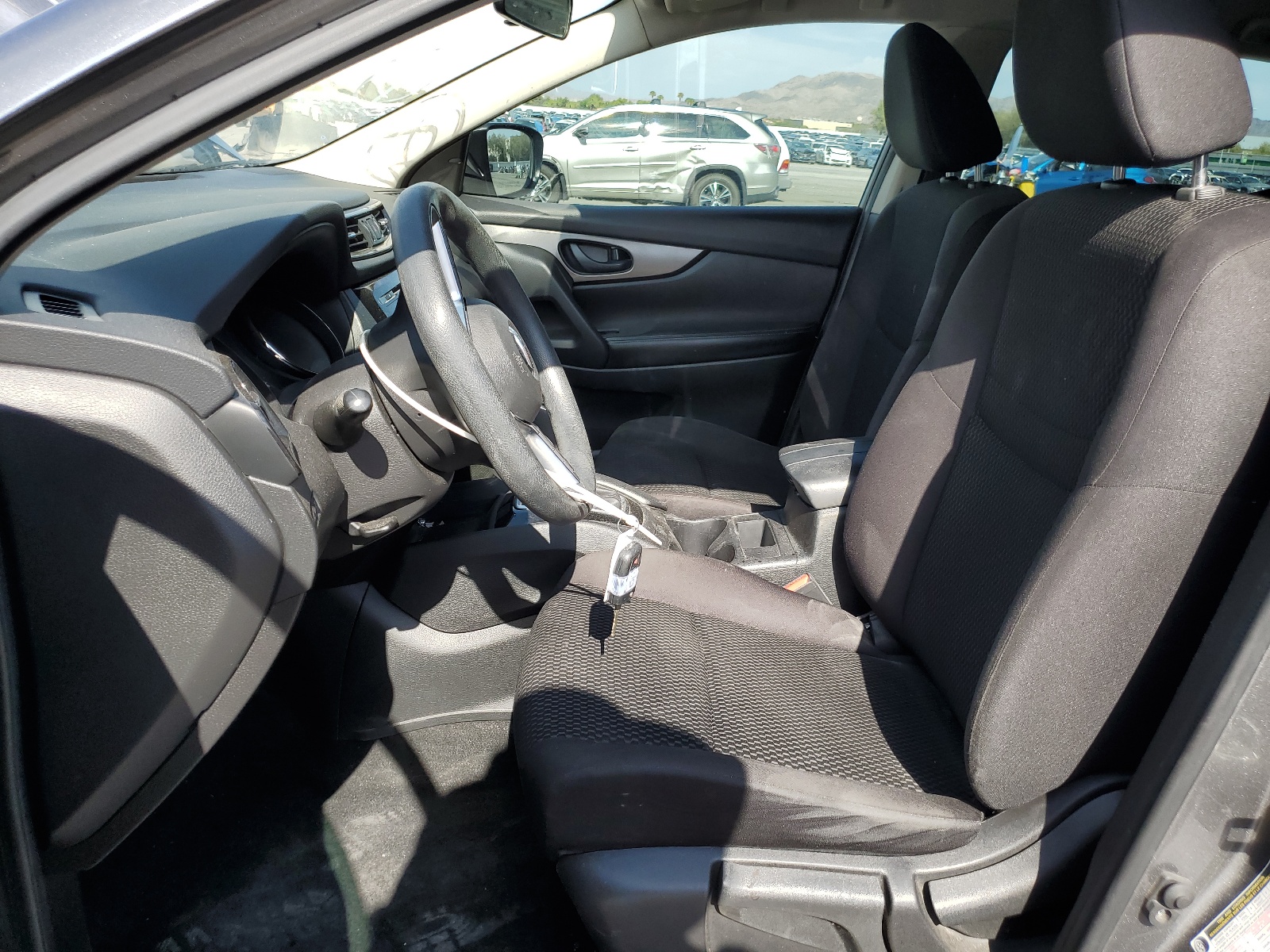 JN1BJ1CP3JW501129 2018 Nissan Rogue Sport S