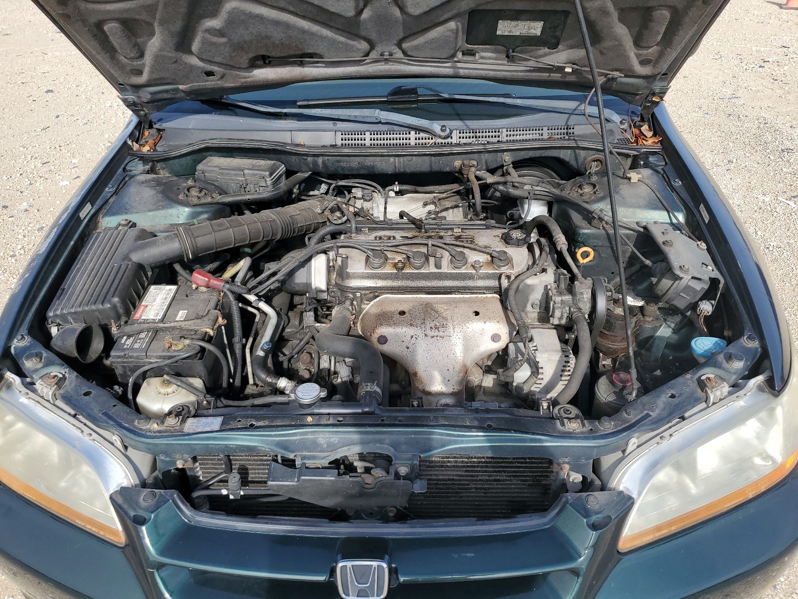 1HGCG5647XA082752 1999 Honda Accord Lx