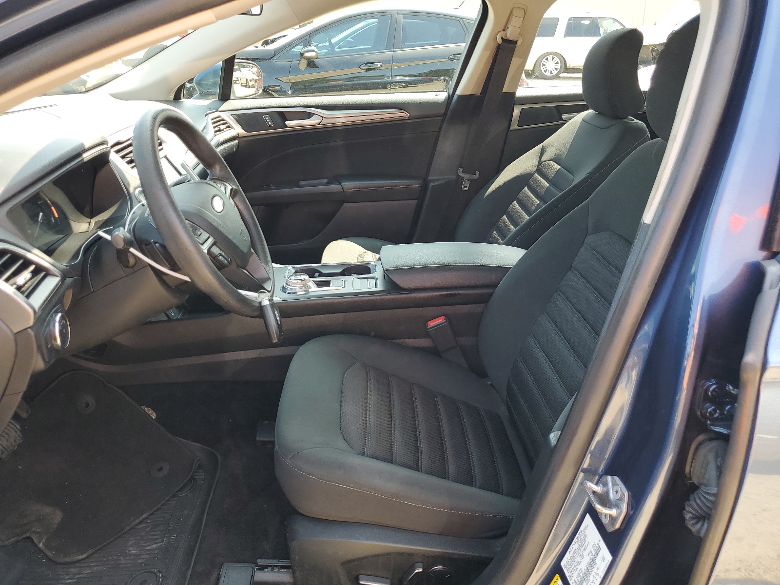 3FA6P0HD3JR259232 2018 Ford Fusion Se