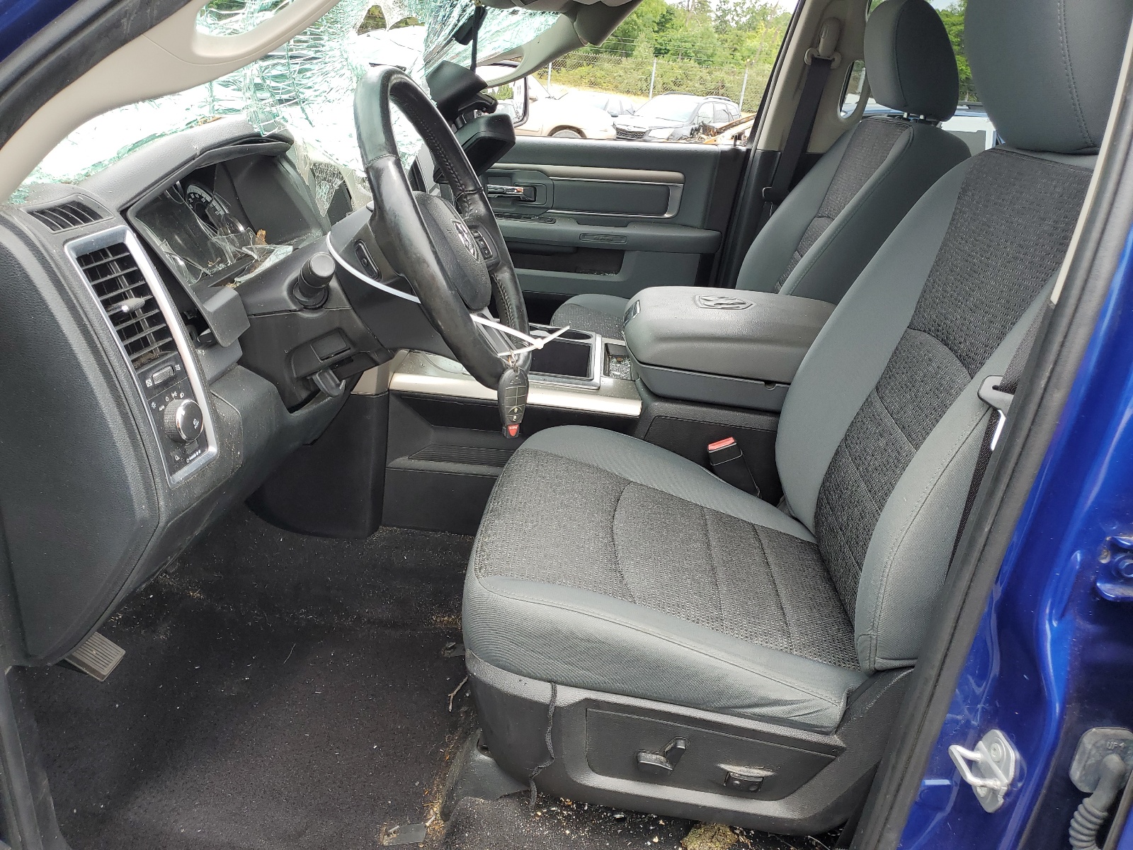 1C6RR7GT0FS616257 2015 Ram 1500 Slt