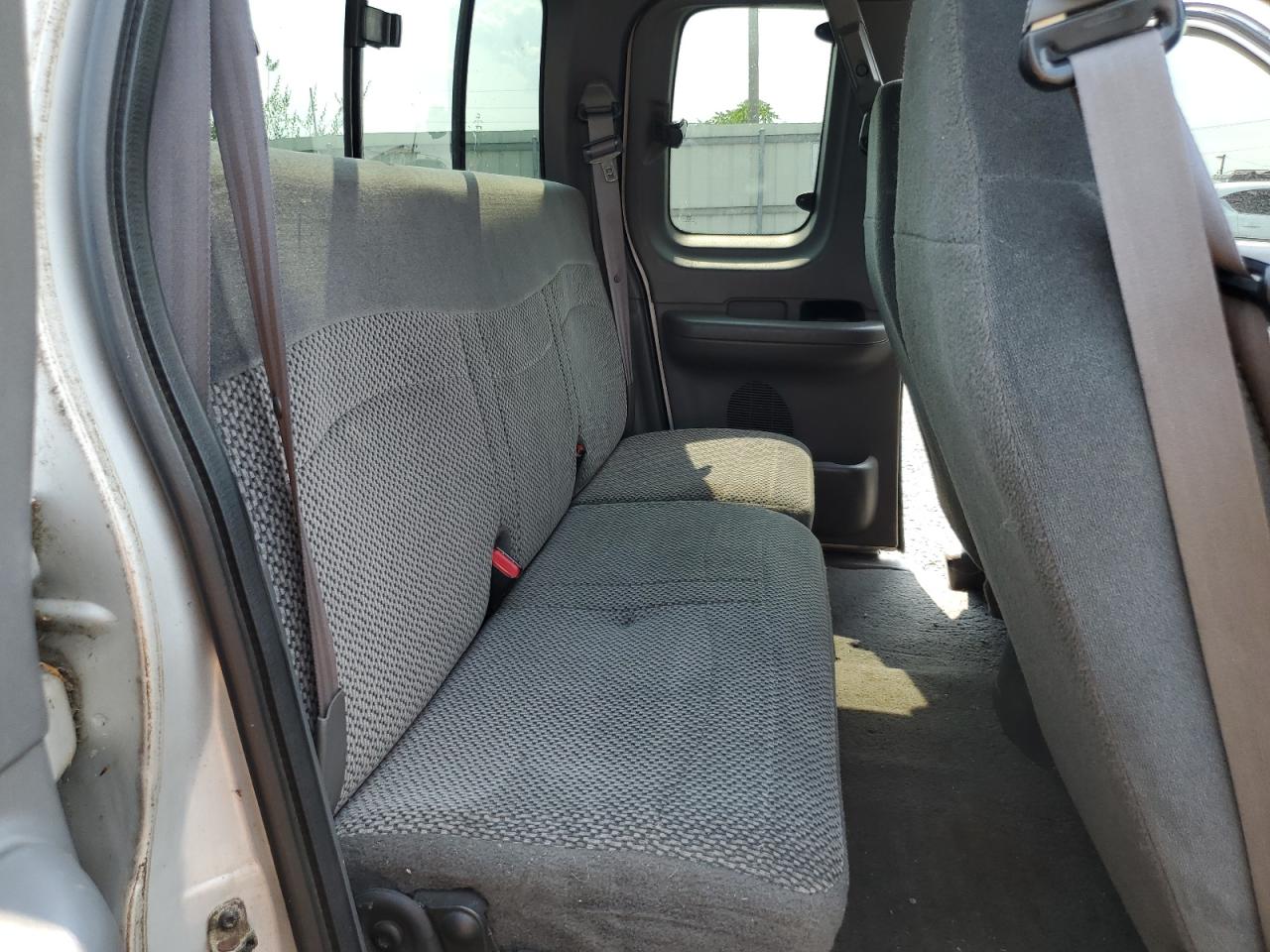 2000 Ford F150 VIN: 2FTRX08W3YCA67577 Lot: 63397464