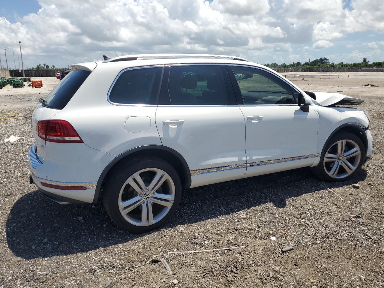 WVGGF7BP7HD006720 2017 Volkswagen Touareg Executive