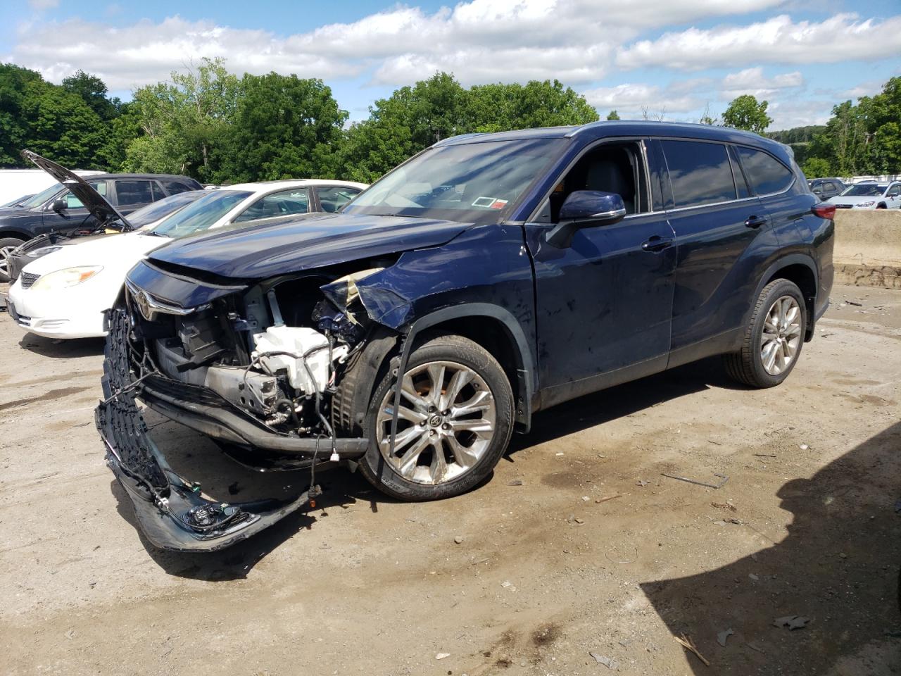 5TDDZRBH0MS114761 2021 TOYOTA HIGHLANDER - Image 1