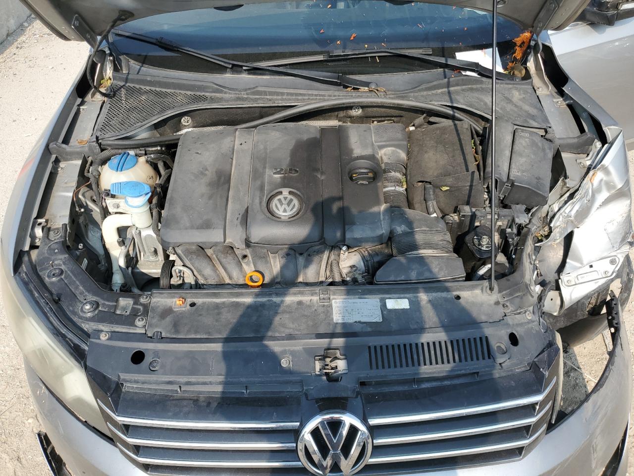 2013 Volkswagen Passat Sel VIN: 1VWCH7A3XDC040725 Lot: 64421484