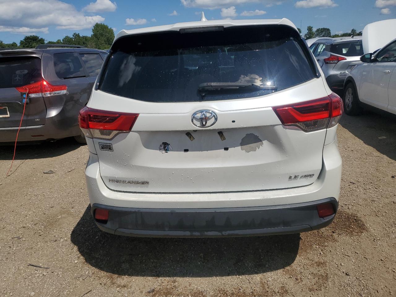 2018 Toyota Highlander Le VIN: 5TDBZRFH6JS884864 Lot: 63325034