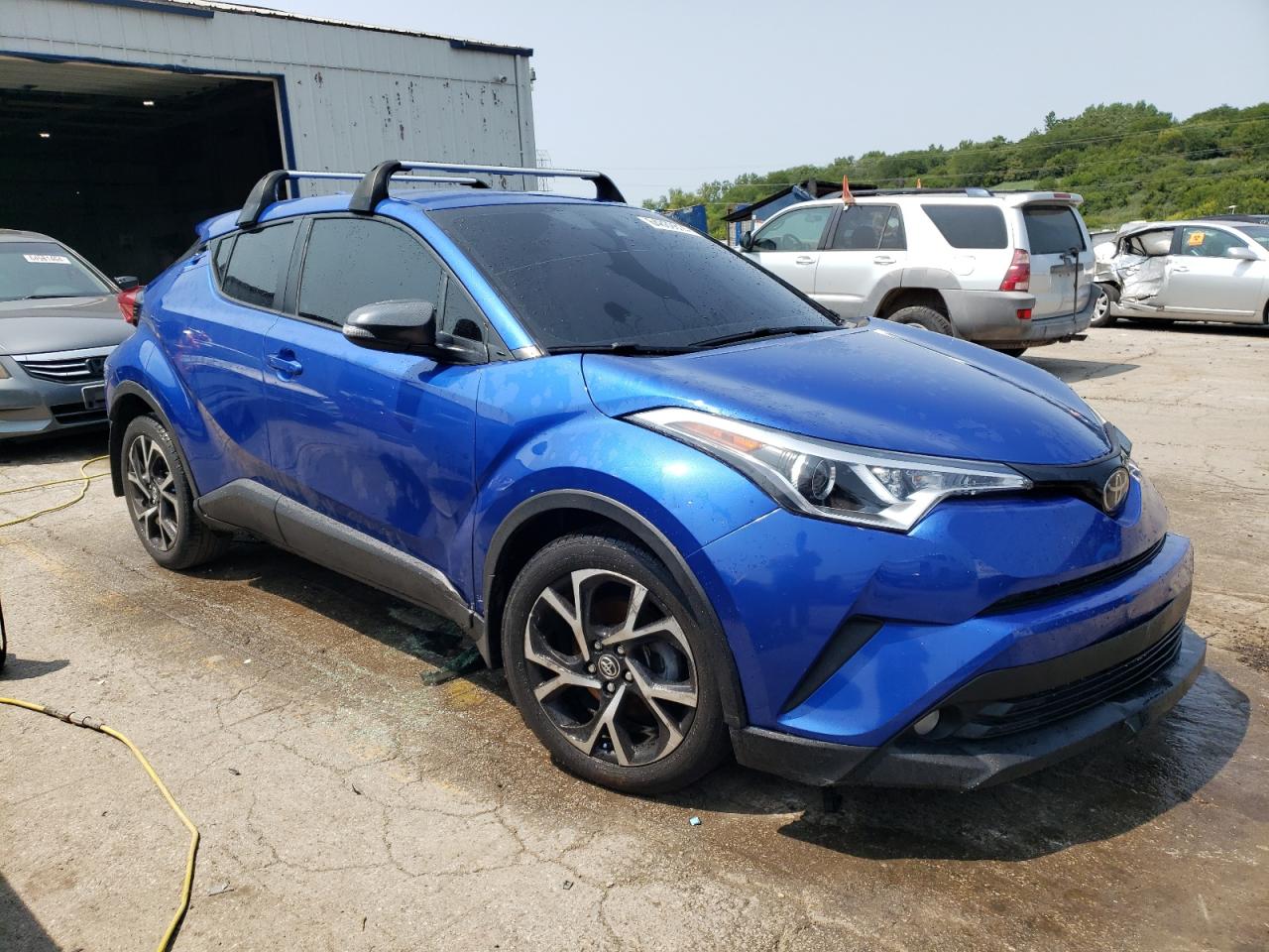 VIN NMTKHMBX8JR009285 2018 TOYOTA C-HR no.4