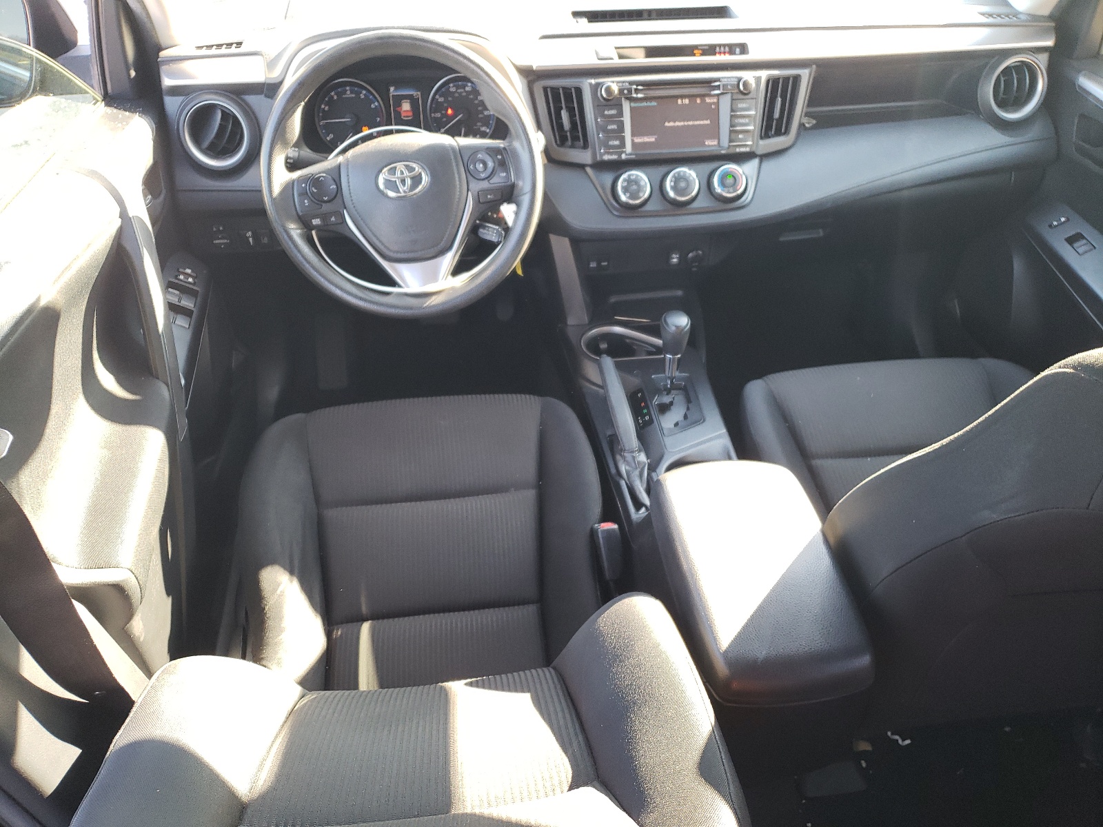 JTMZFREVXHJ111658 2017 Toyota Rav4 Le