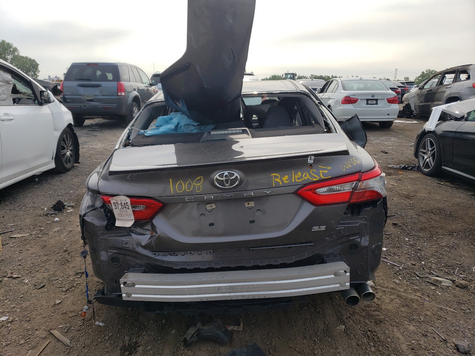 2018 Toyota Camry L vin: 4T1B11HK2JU599815