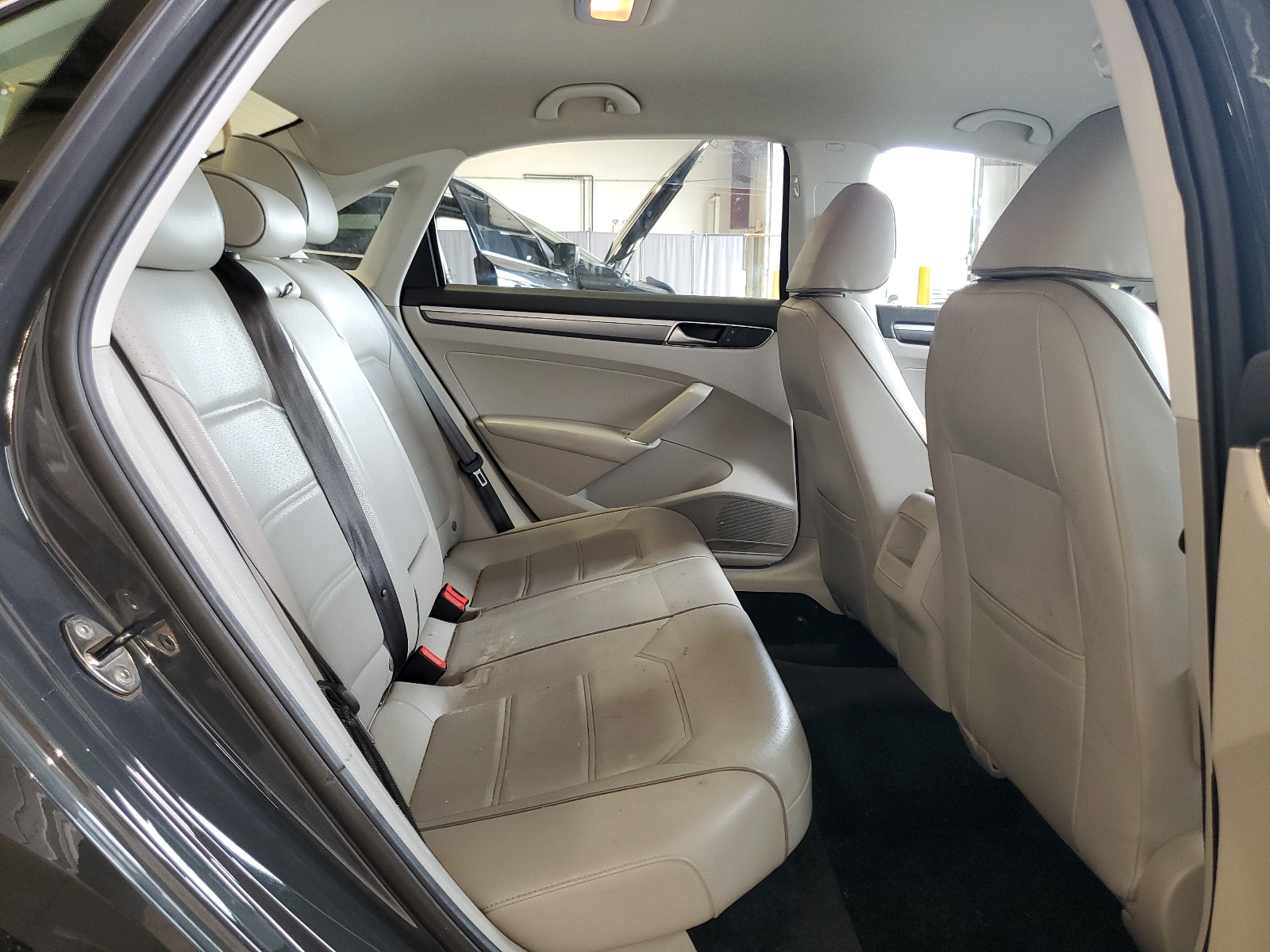 1VWDT7A33HC067466 2017 Volkswagen Passat R-Line