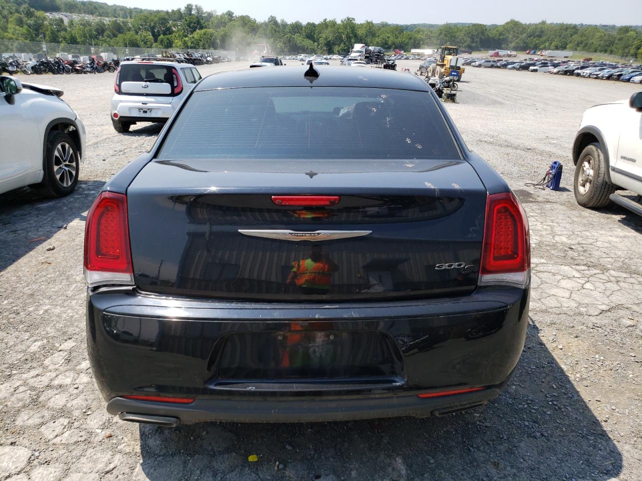 2016 Chrysler 300 S VIN: 2C3CCABG8GH282550 Lot: 64745044