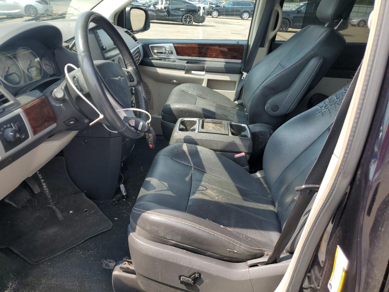 2010 Chrysler Town & Country Touring Plus VIN: 2A4RR8D14AR320664 Lot: 64826314