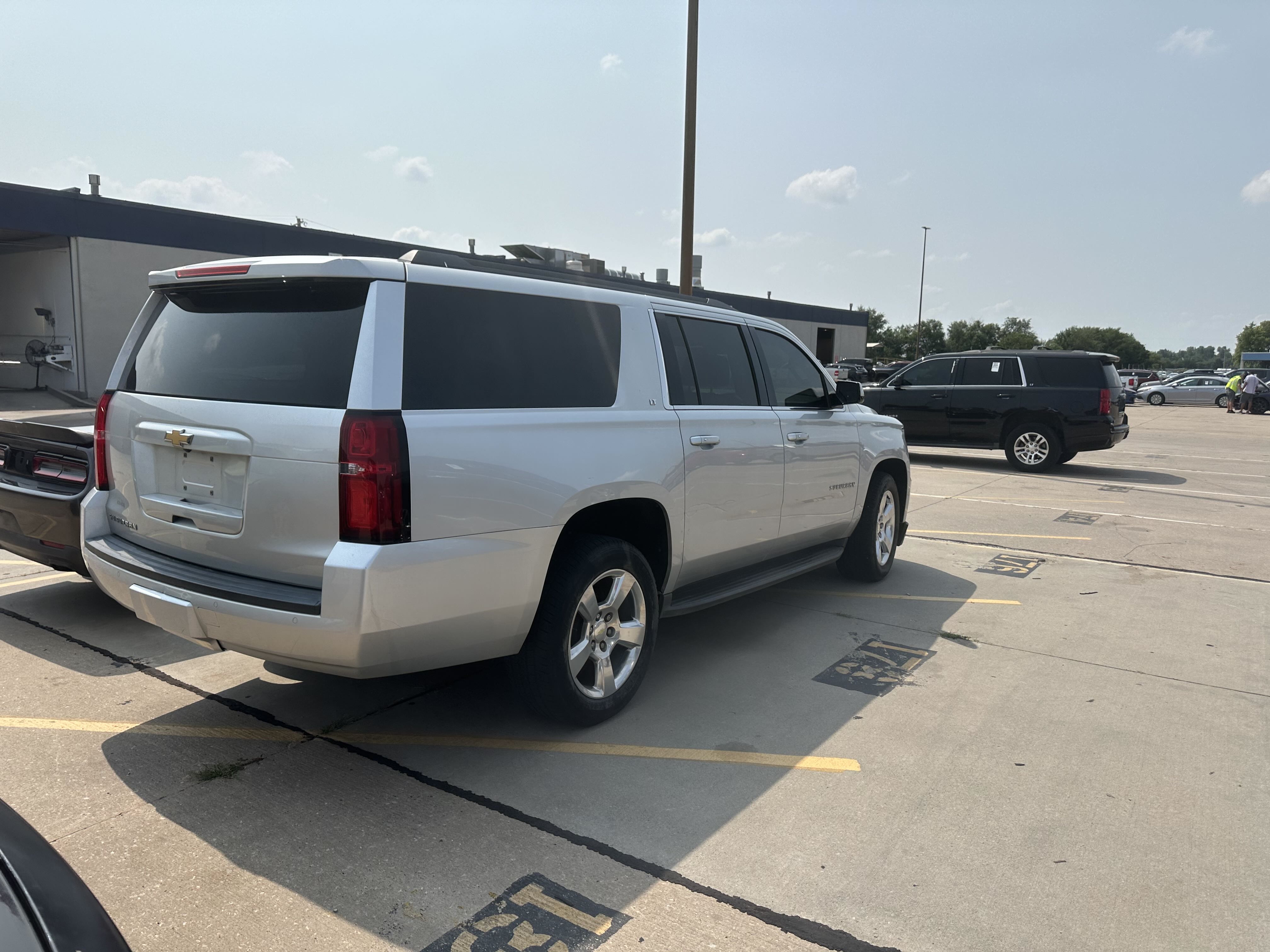 2016 Chevrolet Suburban C1500 Lt vin: 1GNSCHKC4GR189495