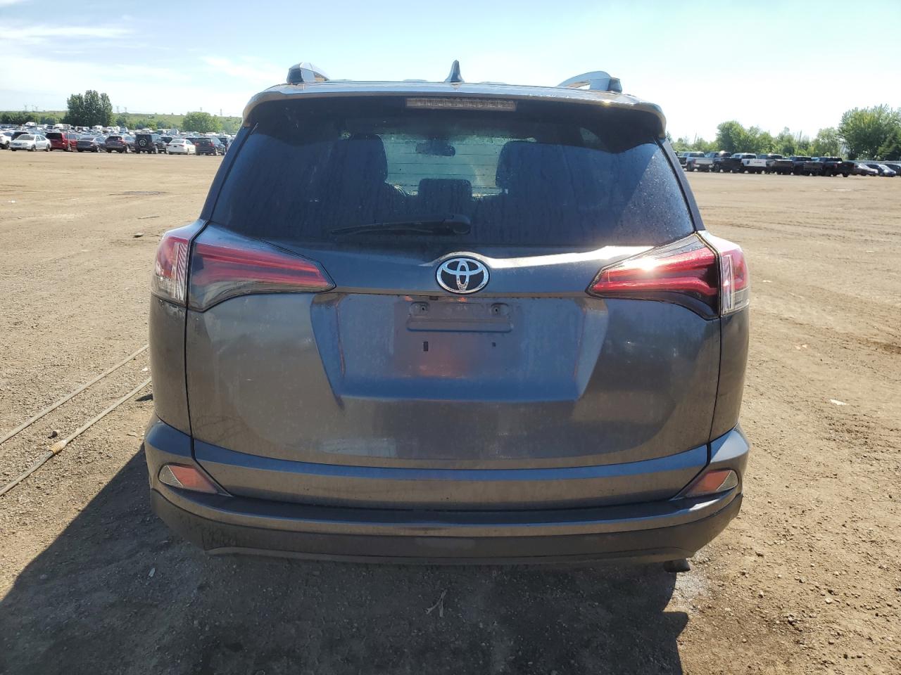 2T3ZFREV0HW324197 2017 Toyota Rav4 Le