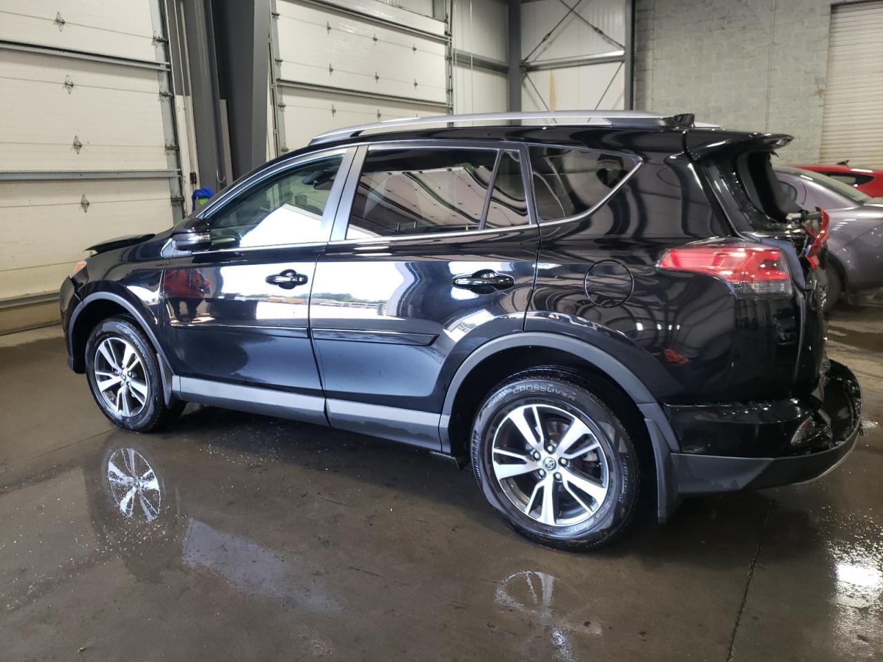 2T3RFREV1JW762653 2018 TOYOTA RAV 4 - Image 2