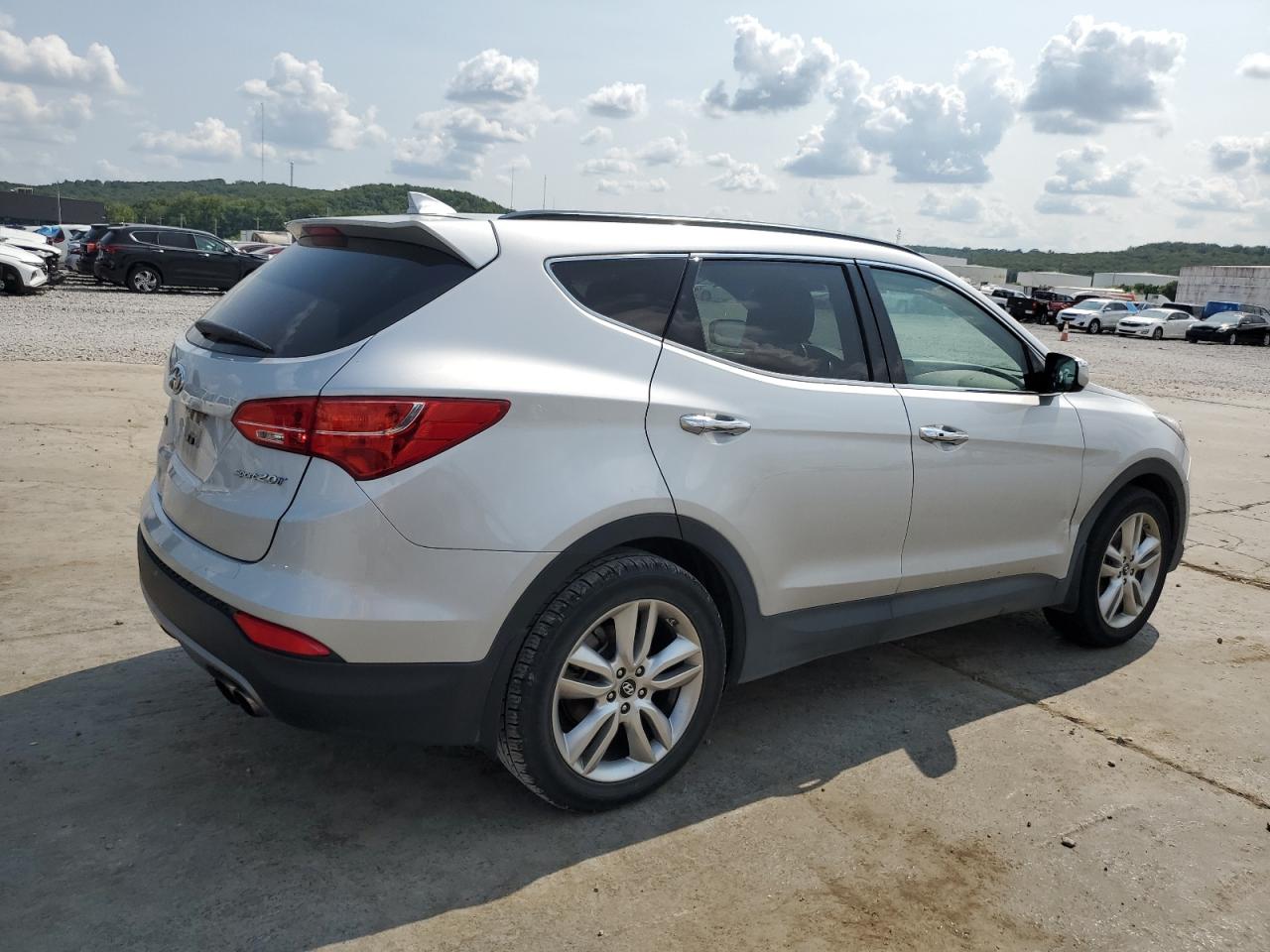 2014 Hyundai Santa Fe - Image 3
