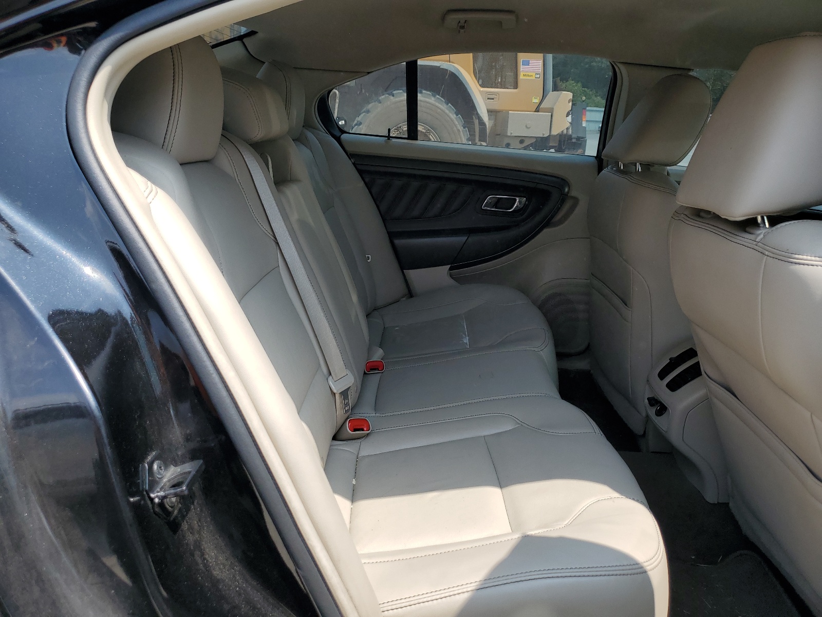 1FAHP2HWXBG117412 2011 Ford Taurus Sel