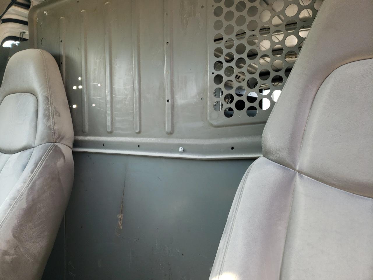 2001 Chevrolet Express G2500 VIN: 1GCFG25W211133367 Lot: 64112164