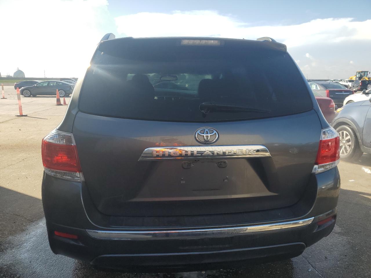 2011 Toyota Highlander Base VIN: 5TDZK3EH8BS049125 Lot: 63289504