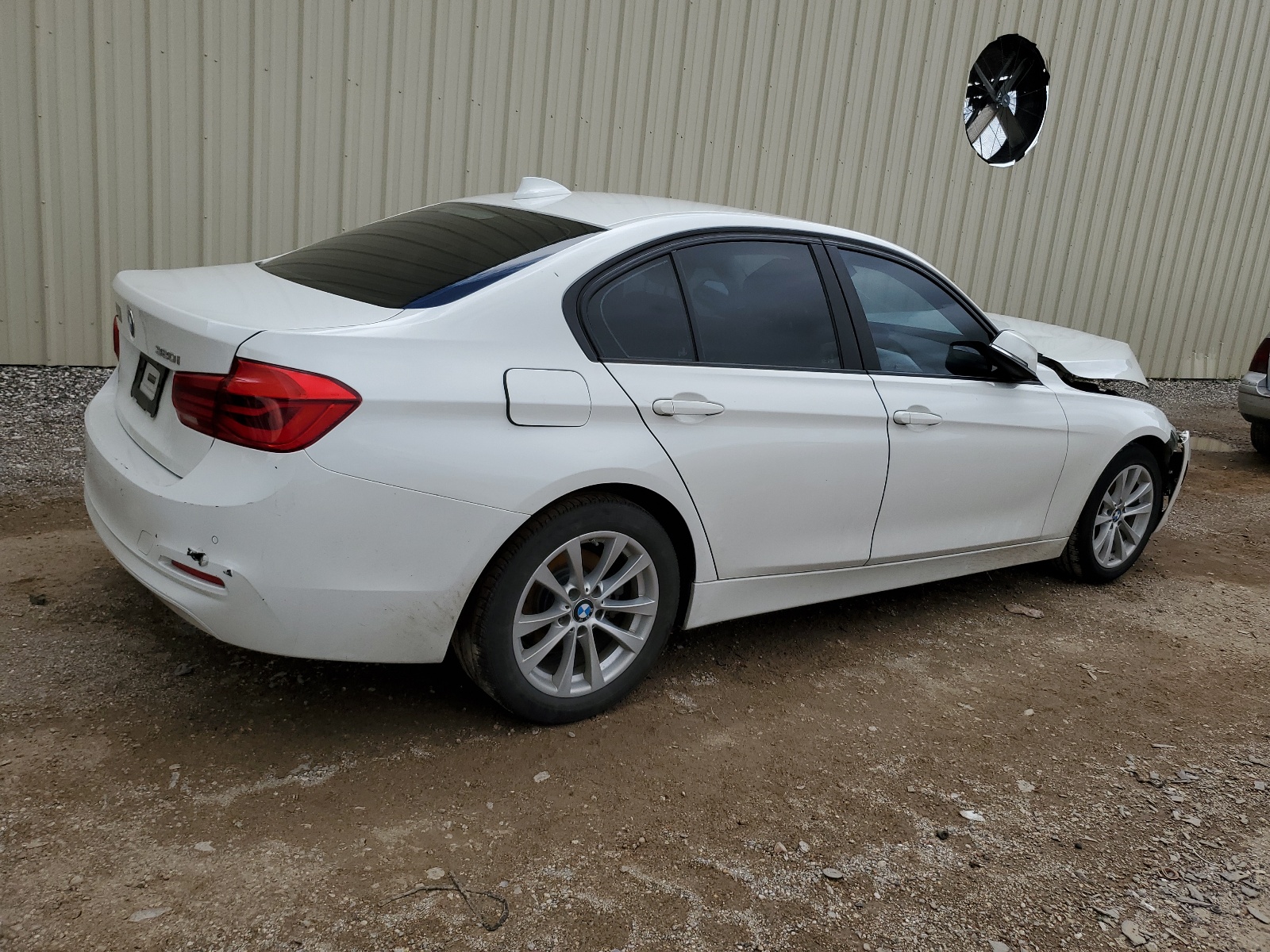 2016 BMW 320 I vin: WBA8E1G53GNU11236