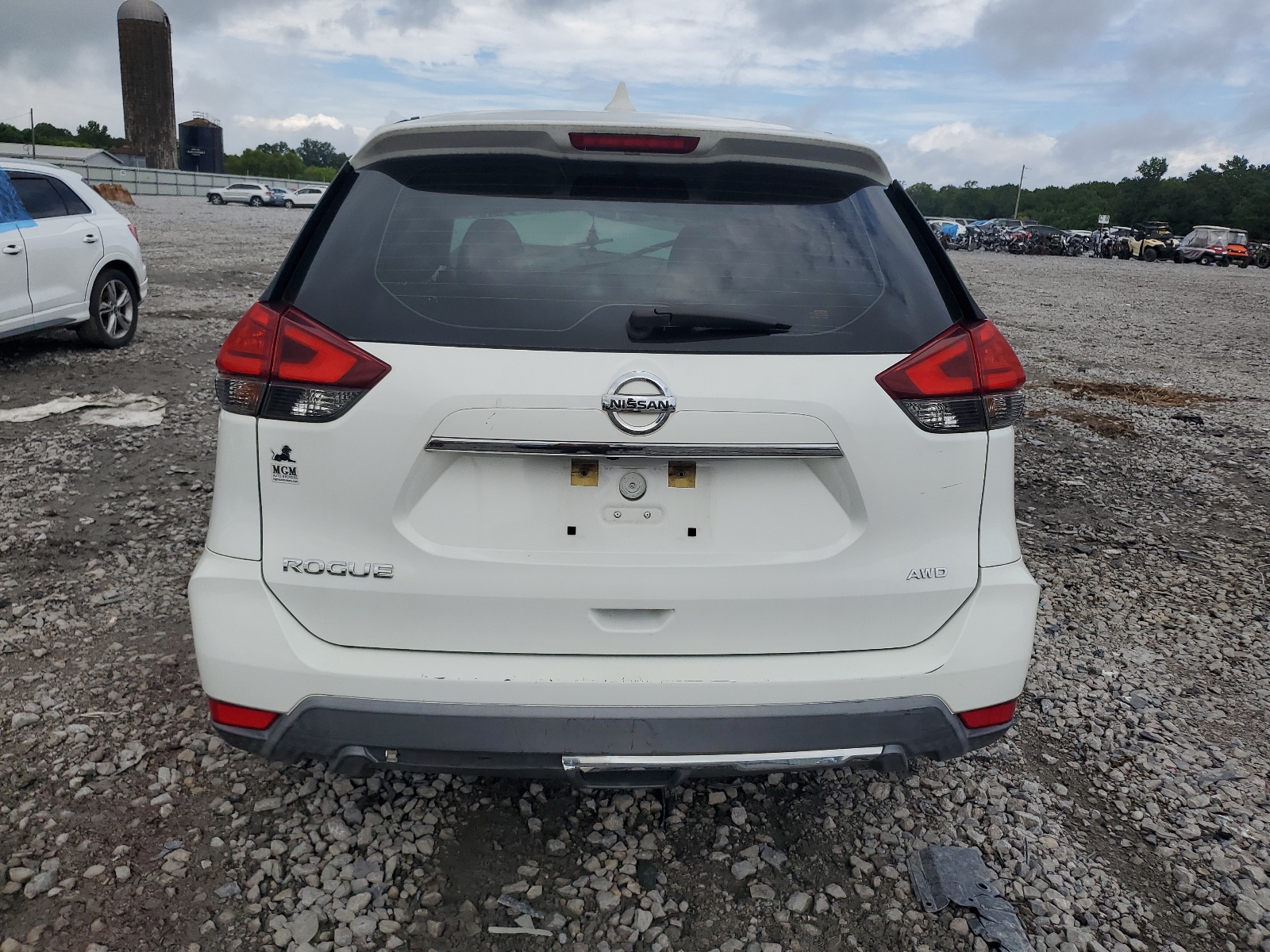 2017 Nissan Rogue S vin: KNMAT2MV4HP565786