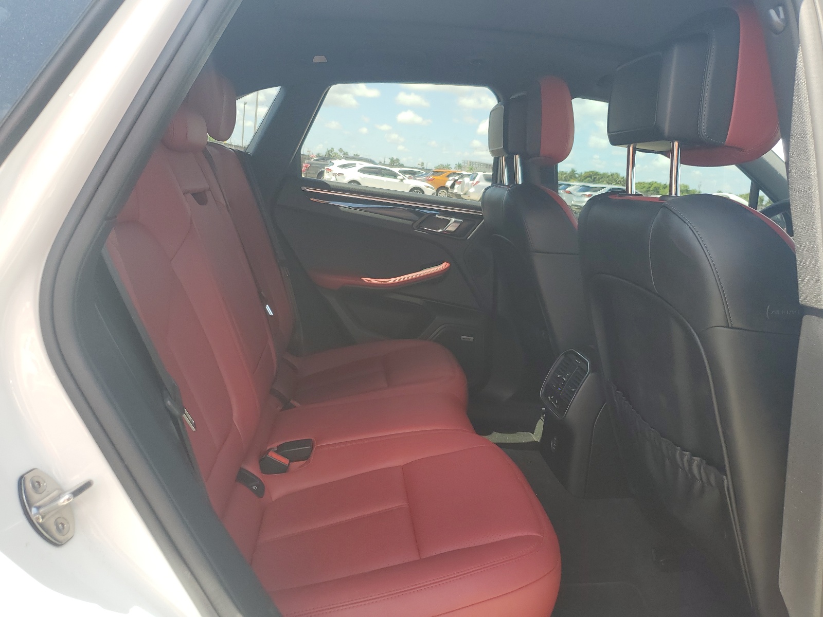 WP1AA2A58JLB19162 2018 Porsche Macan