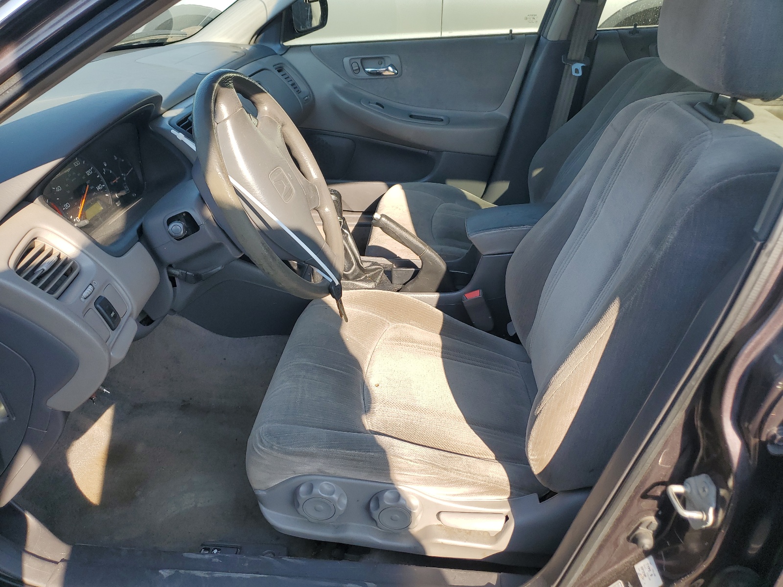 1HGCG5540XA102468 1999 Honda Accord Lx