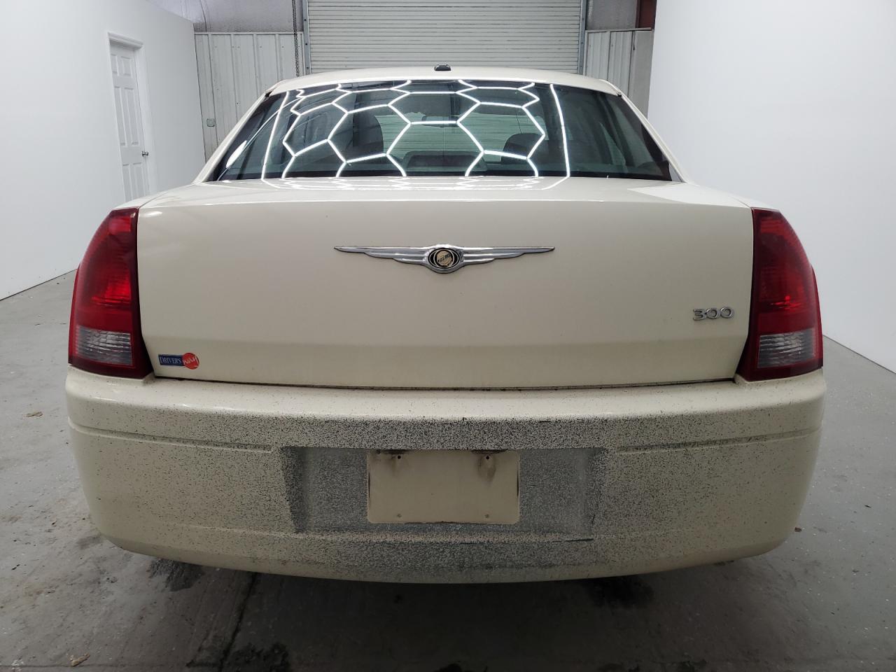 2006 Chrysler 300 VIN: 2C3KA43R56H501725 Lot: 61893654