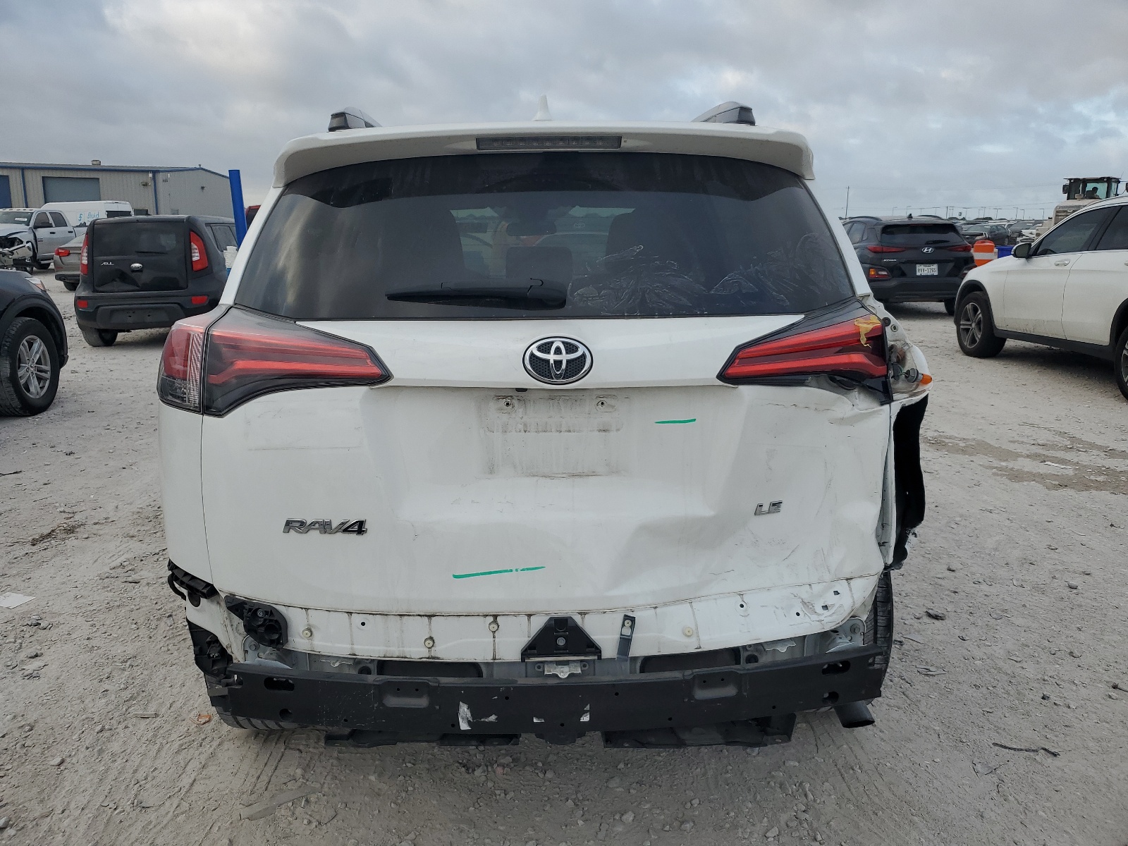 2T3ZFREVXJW443901 2018 Toyota Rav4 Le
