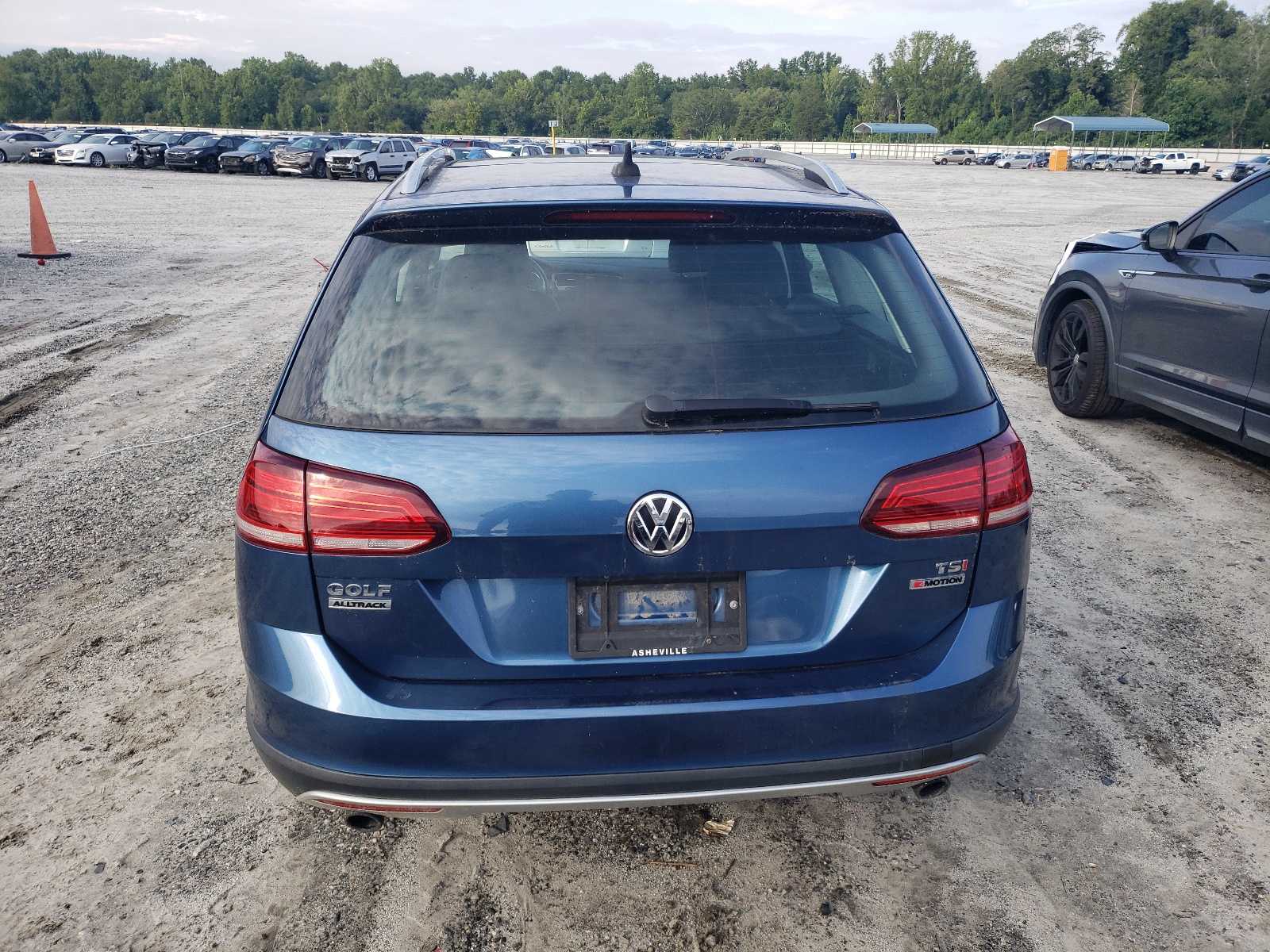 3VWM17AU5JM757559 2018 Volkswagen Golf Alltrack S