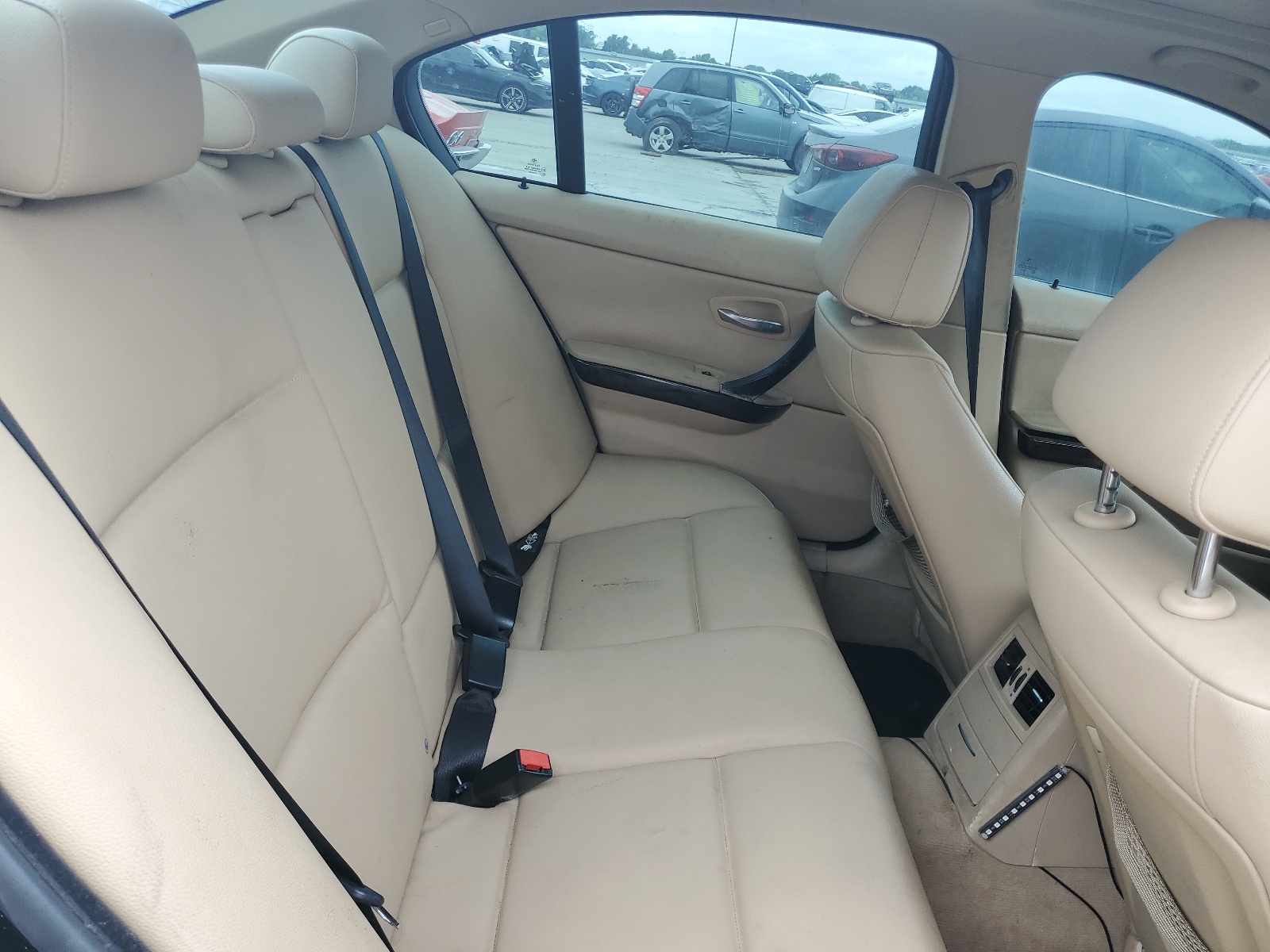 WBAVA33577KX82031 2007 BMW 328 I