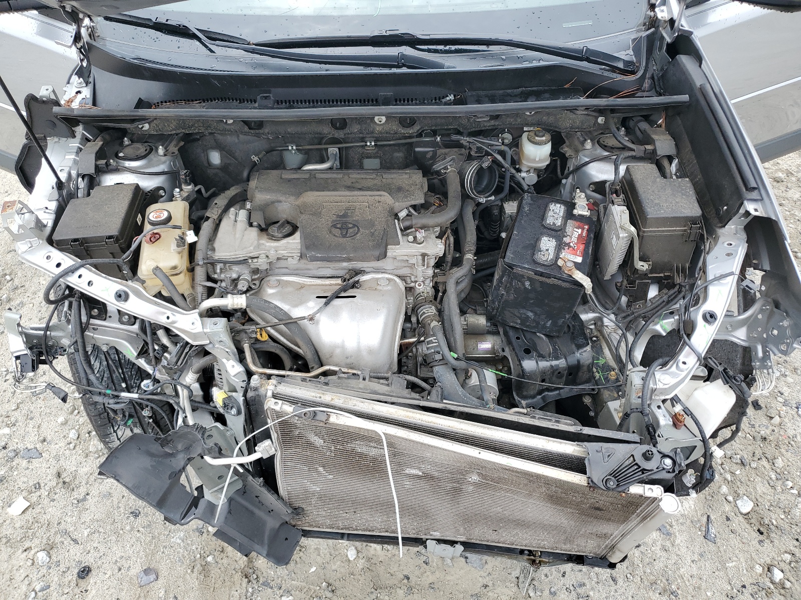 JTMBFREV2JJ203855 2018 Toyota Rav4 Le