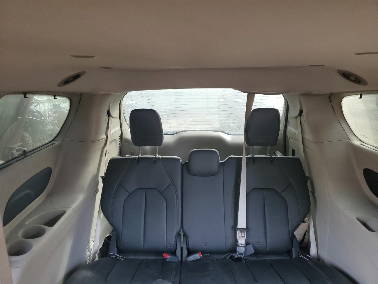2018 Chrysler Pacifica - Image 10