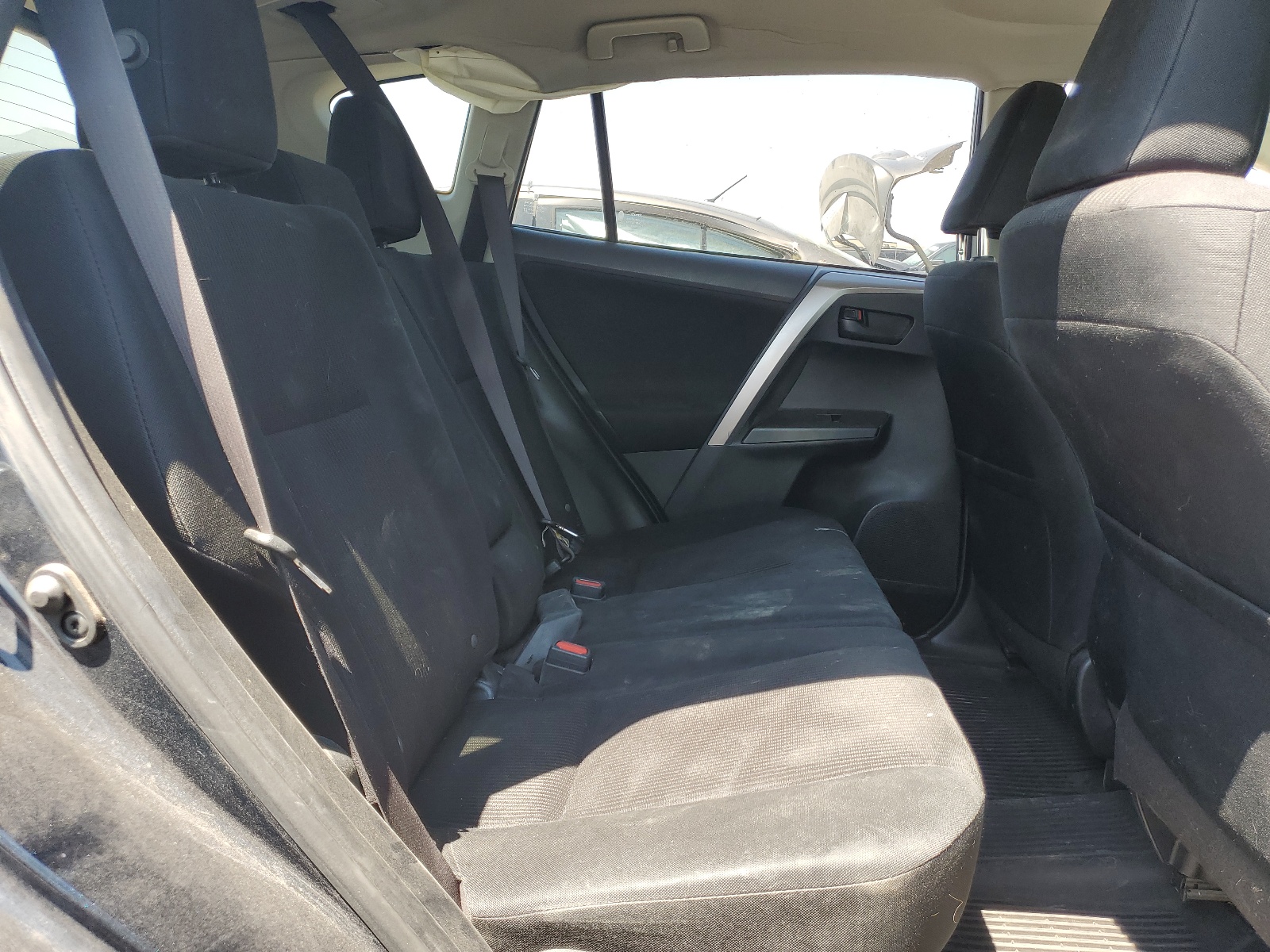 JTMBFREV2HJ108741 2017 Toyota Rav4 Le