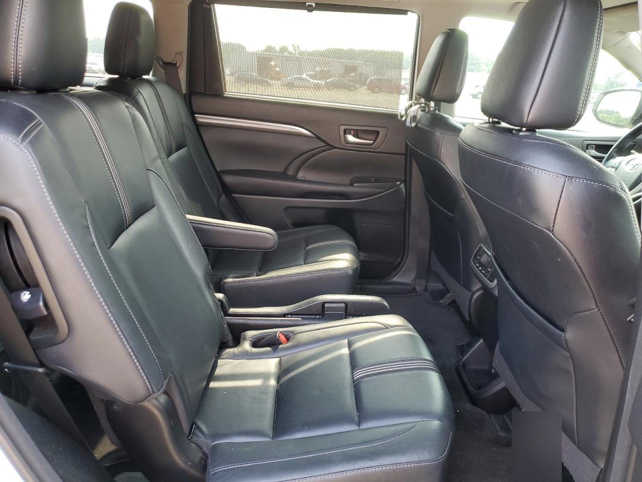 5TDJZRFHXHS384809 2017 Toyota Highlander Se