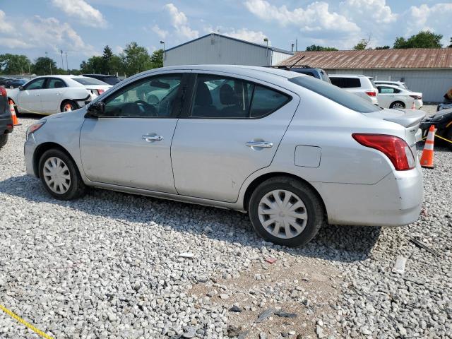  NISSAN VERSA 2018 Srebrny