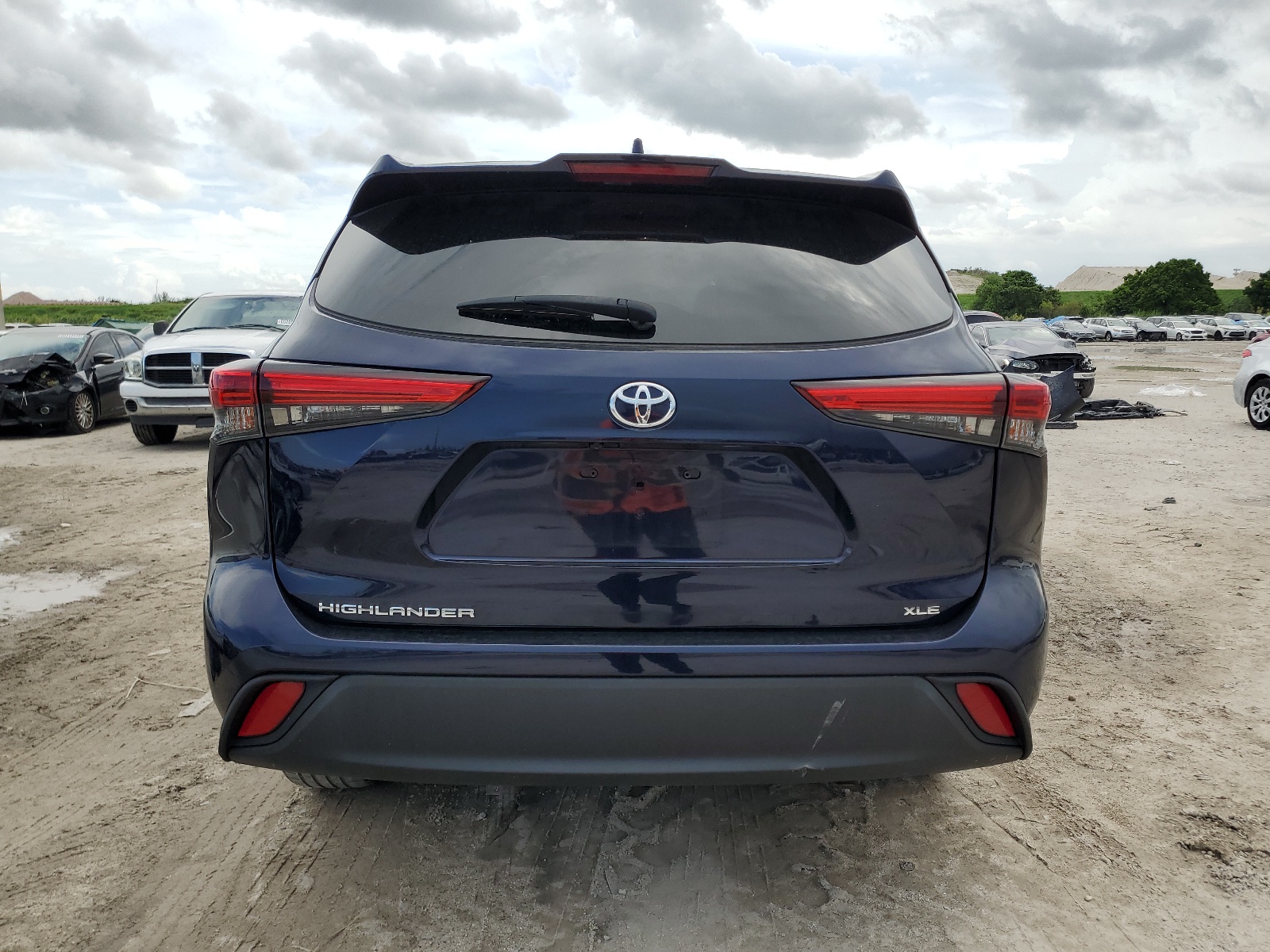 5TDGZRAH2NS102952 2022 Toyota Highlander Xle