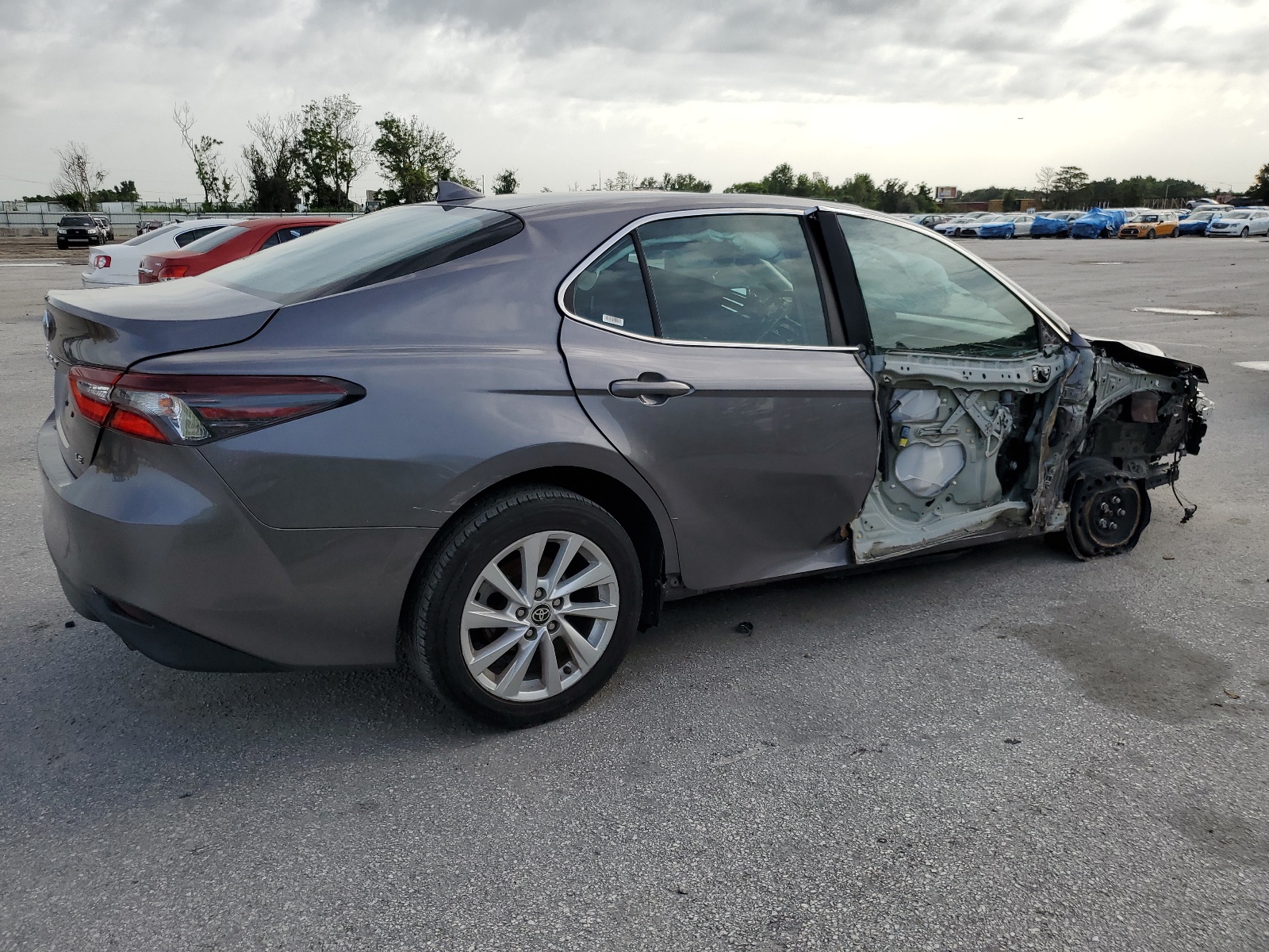 2021 Toyota Camry Le vin: 4T1C11AKXMU428684