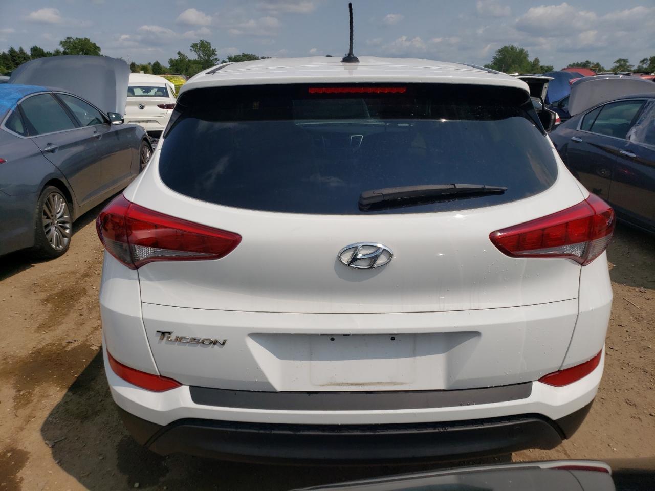 KM8J23A40HU415627 2017 Hyundai Tucson Se