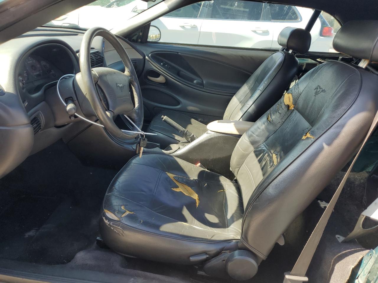 2000 Ford Mustang VIN: 1FAFP444XYF165739 Lot: 62042354