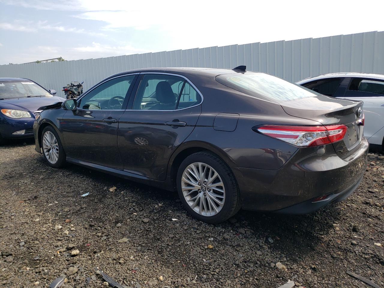 4T1B11HKXKU839047 2019 TOYOTA CAMRY - Image 2