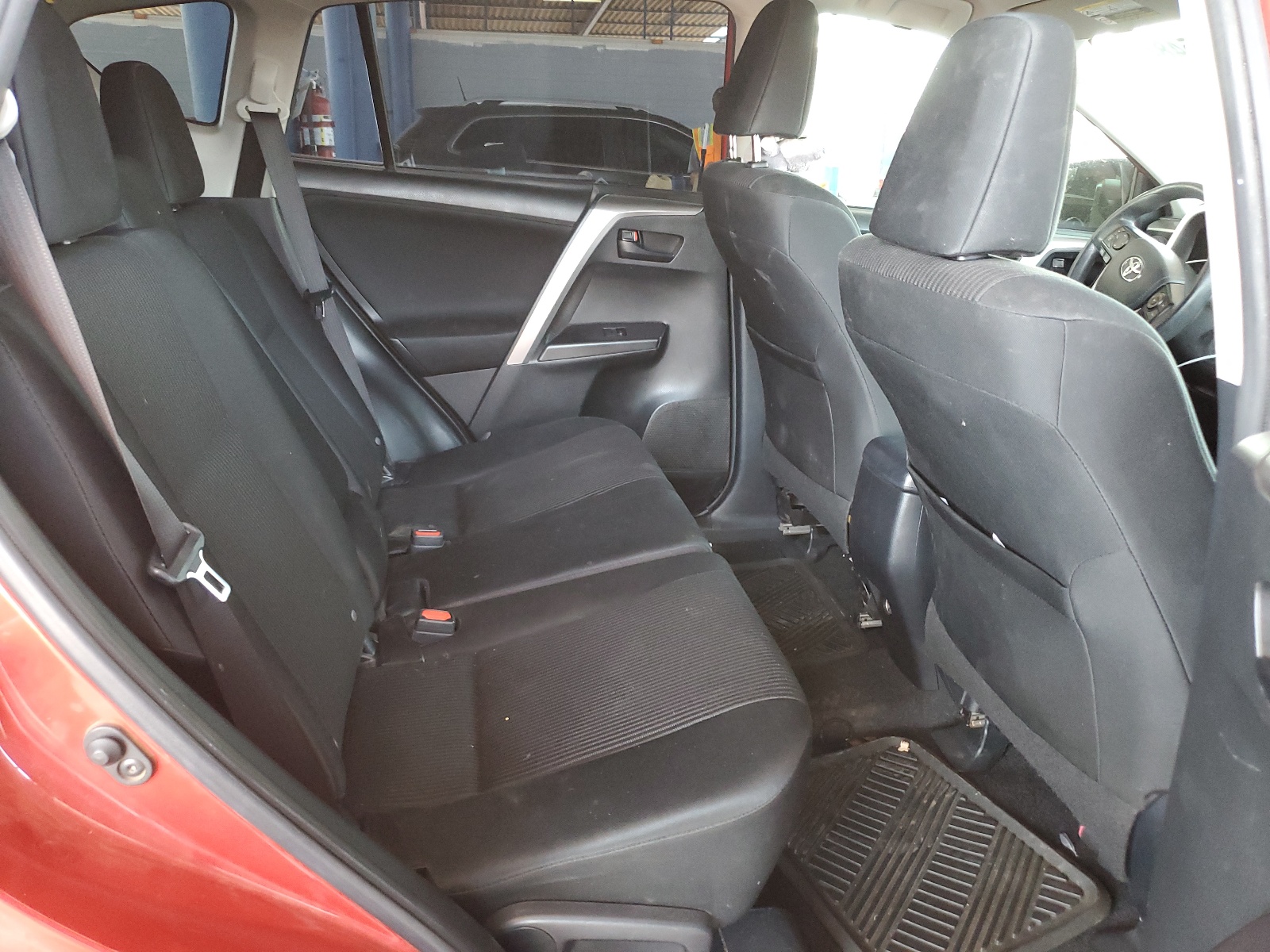 JTMZFREV0HJ141879 2017 Toyota Rav4 Le