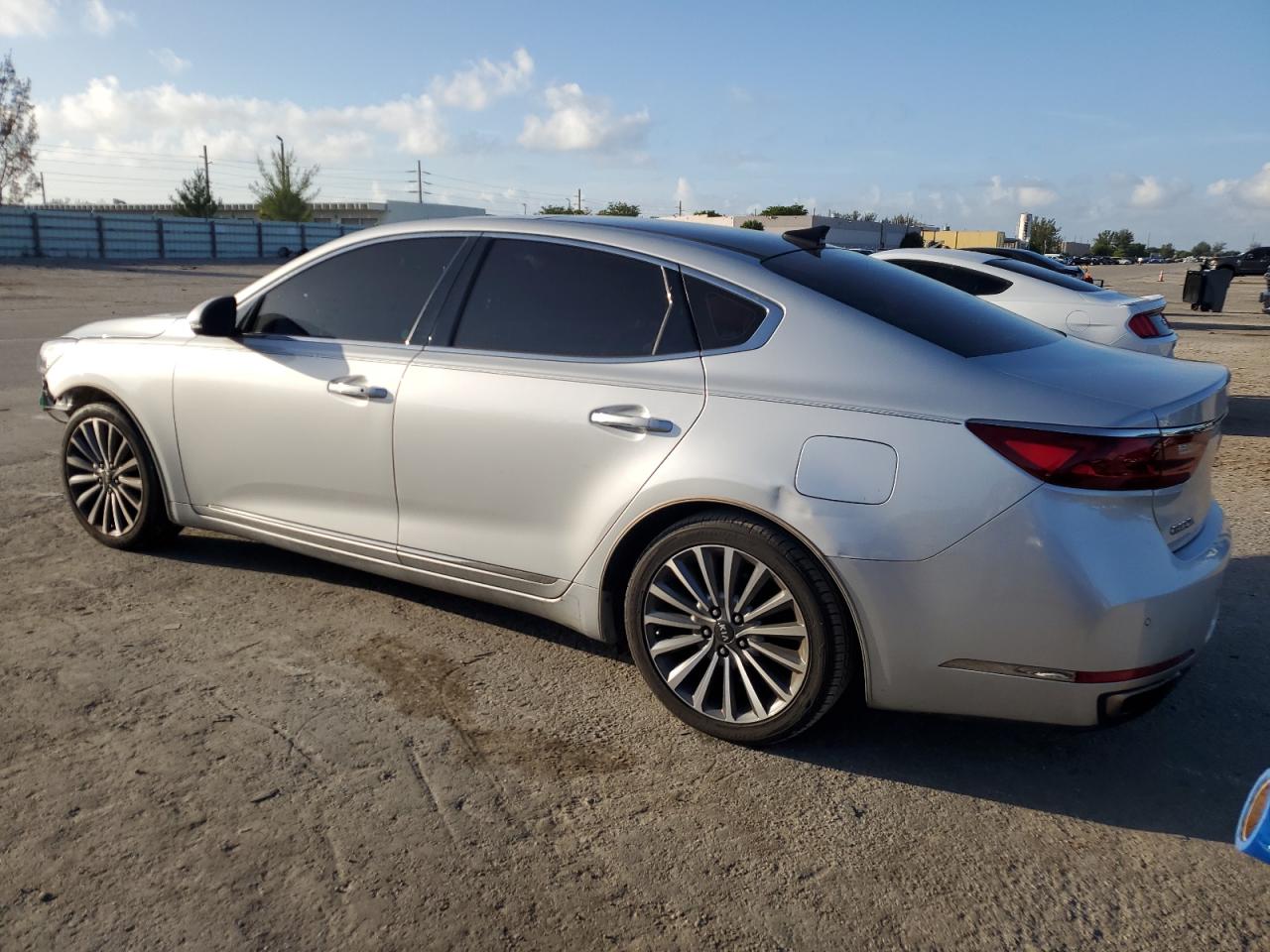 2017 Kia Cadenza Premium VIN: KNALC4J10H5077613 Lot: 61481734