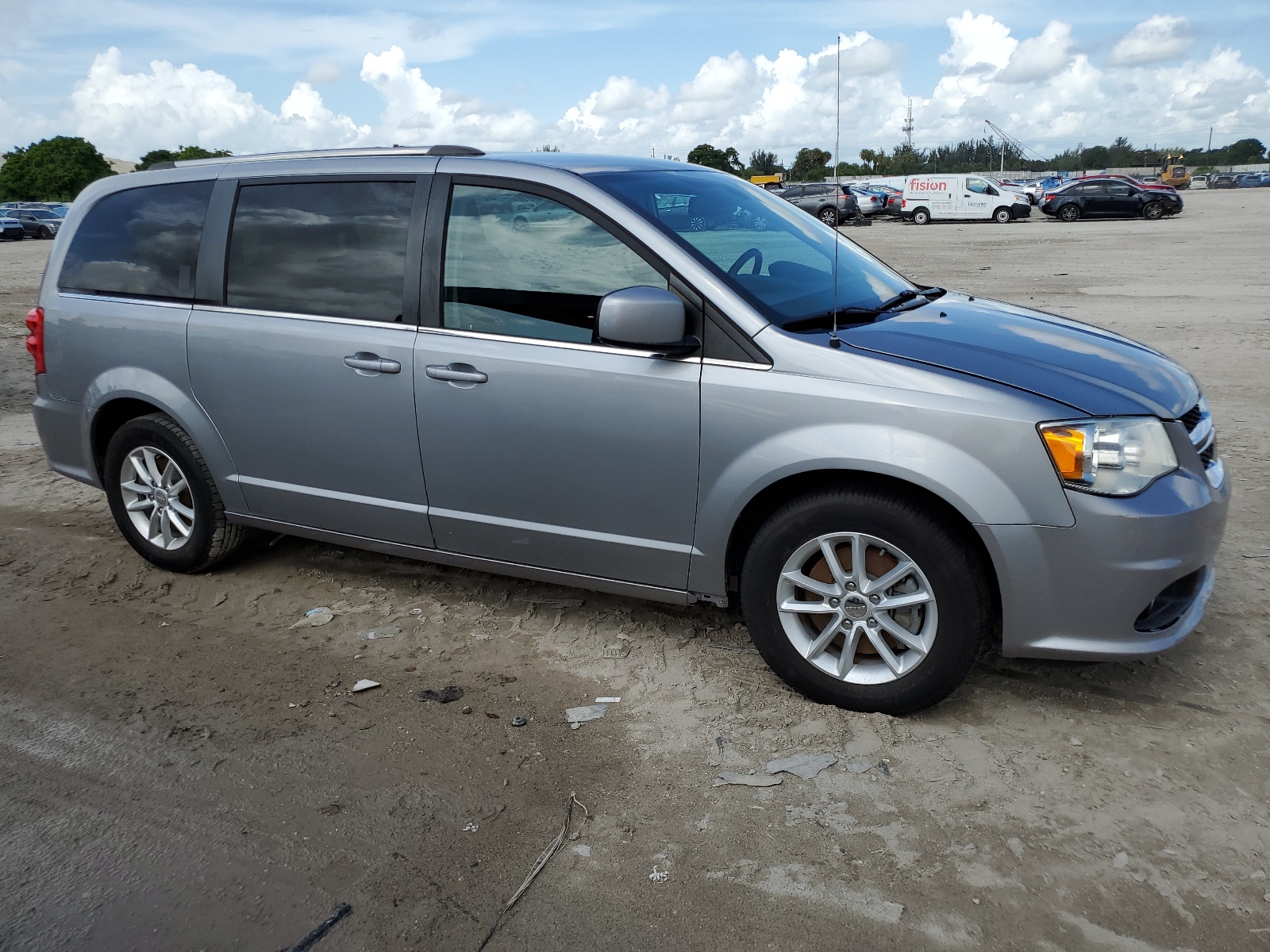 2019 Dodge Grand Caravan Sxt vin: 2C4RDGCG6KR565035