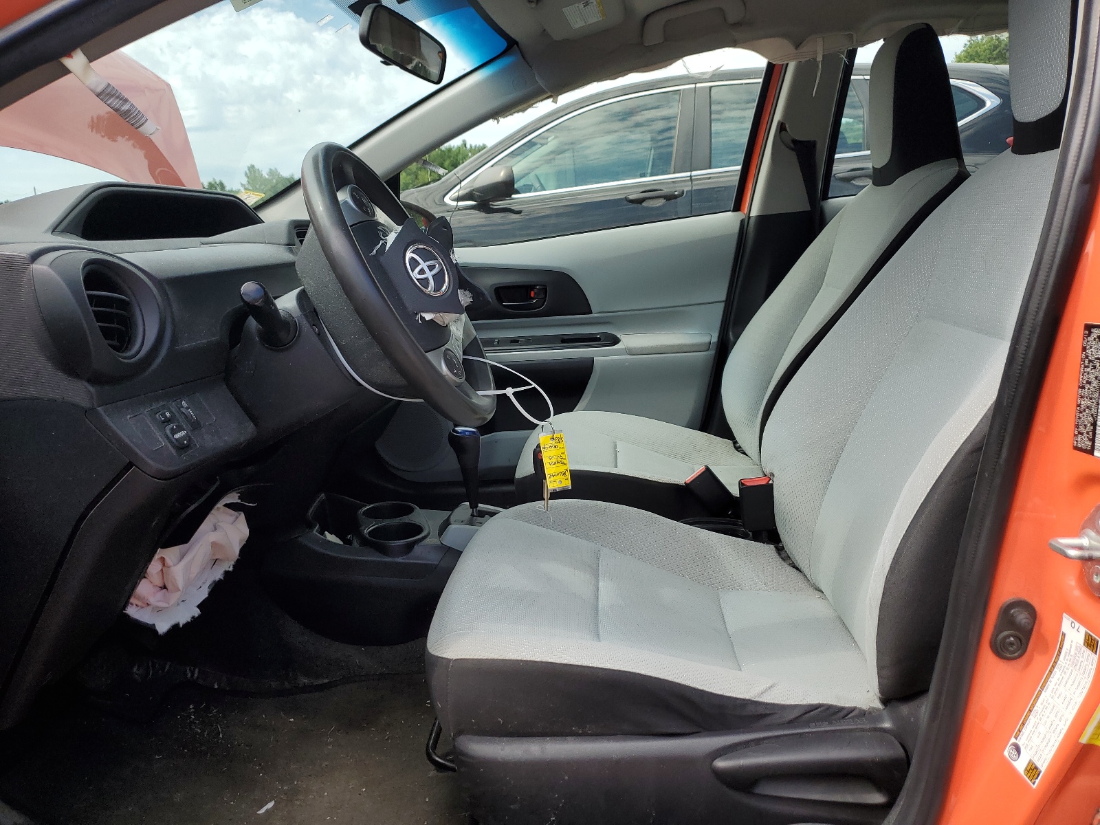 2012 Toyota Prius C vin: JTDKDTB36C1012657