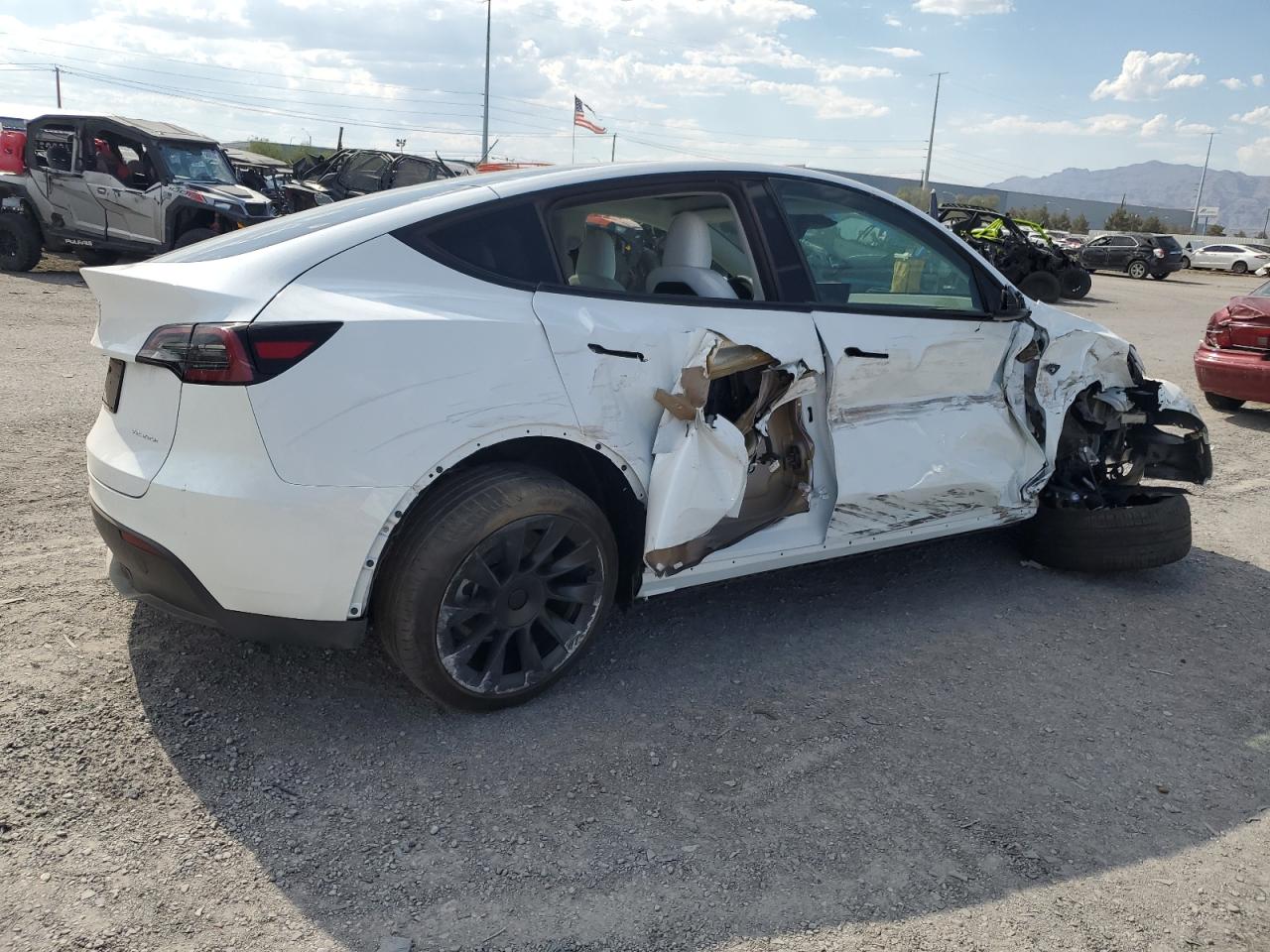 VIN 7SAYGDEE8RF125968 2024 TESLA MODEL Y no.3