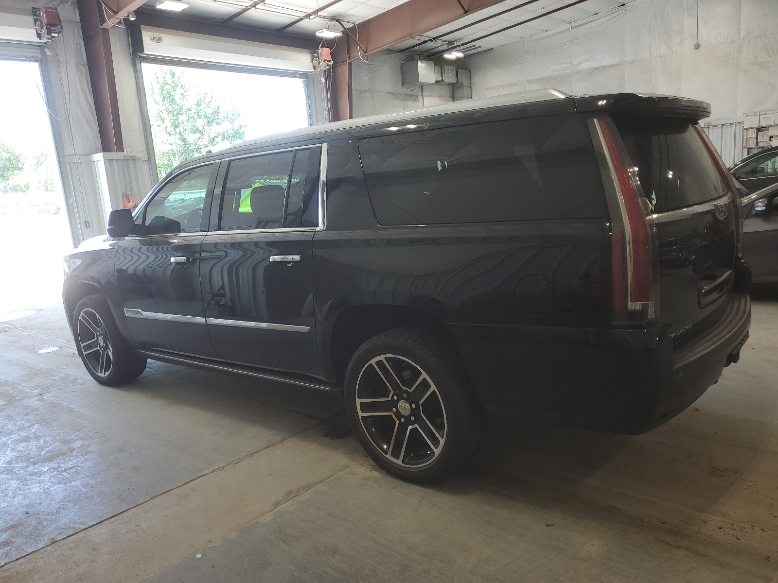 2017 Cadillac Escalade Esv Premium Luxury vin: 1GYS4JKJ4HR216993