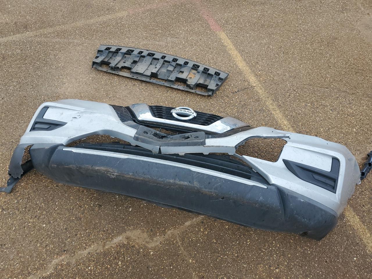 2017 Nissan Rogue S VIN: KNMAT2MT8HP519876 Lot: 64382654