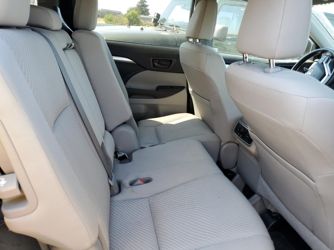 2017 Toyota Highlander Le VIN: 5TDBZRFH9HS435785 Lot: 64513394