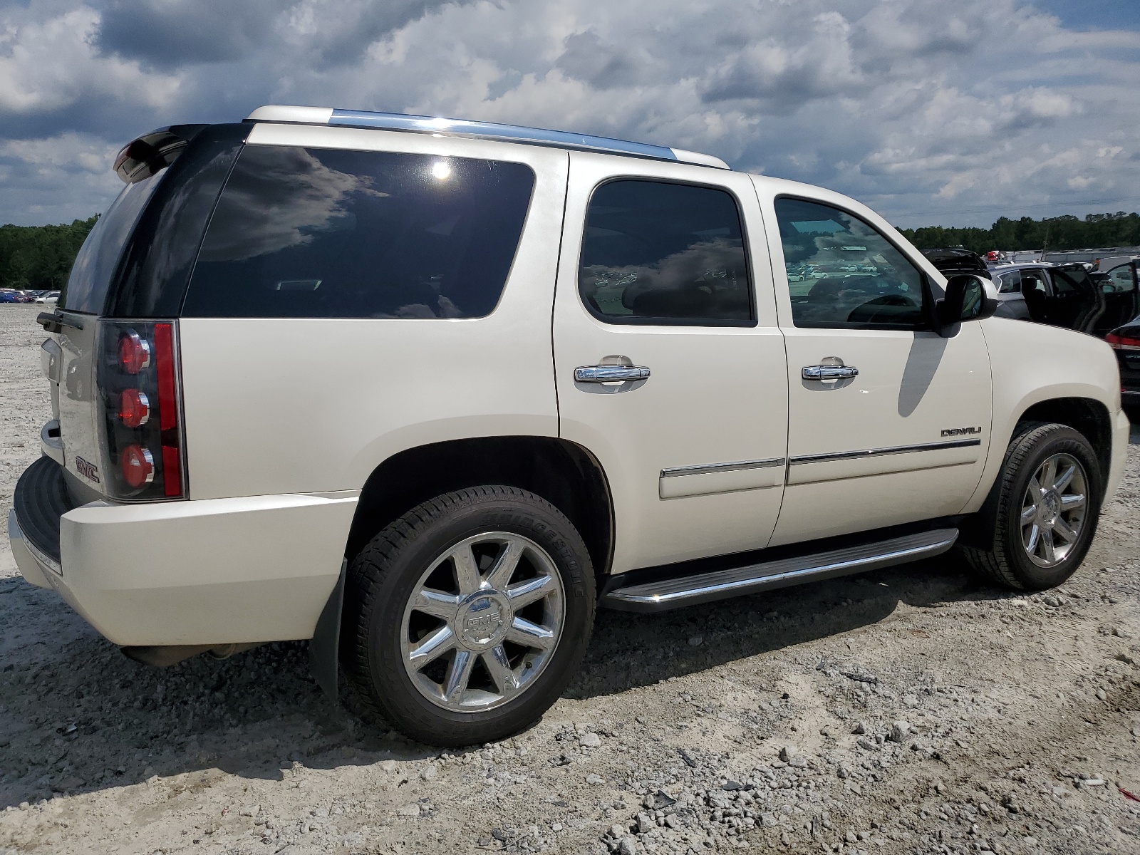 2013 GMC Yukon Denali vin: 1GKS2EEF8DR206590